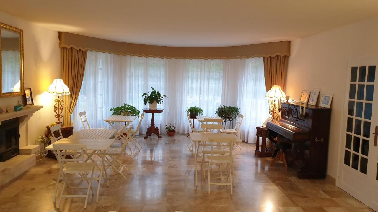Crown Roads Bed and Breakfast Le Faouët Εξωτερικό φωτογραφία